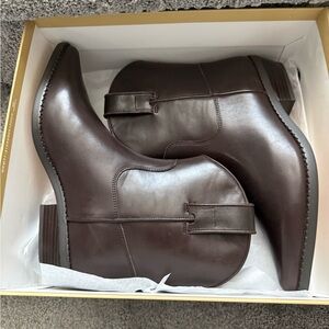 Michael Kors Noemie chocolate Leather Booties sz8